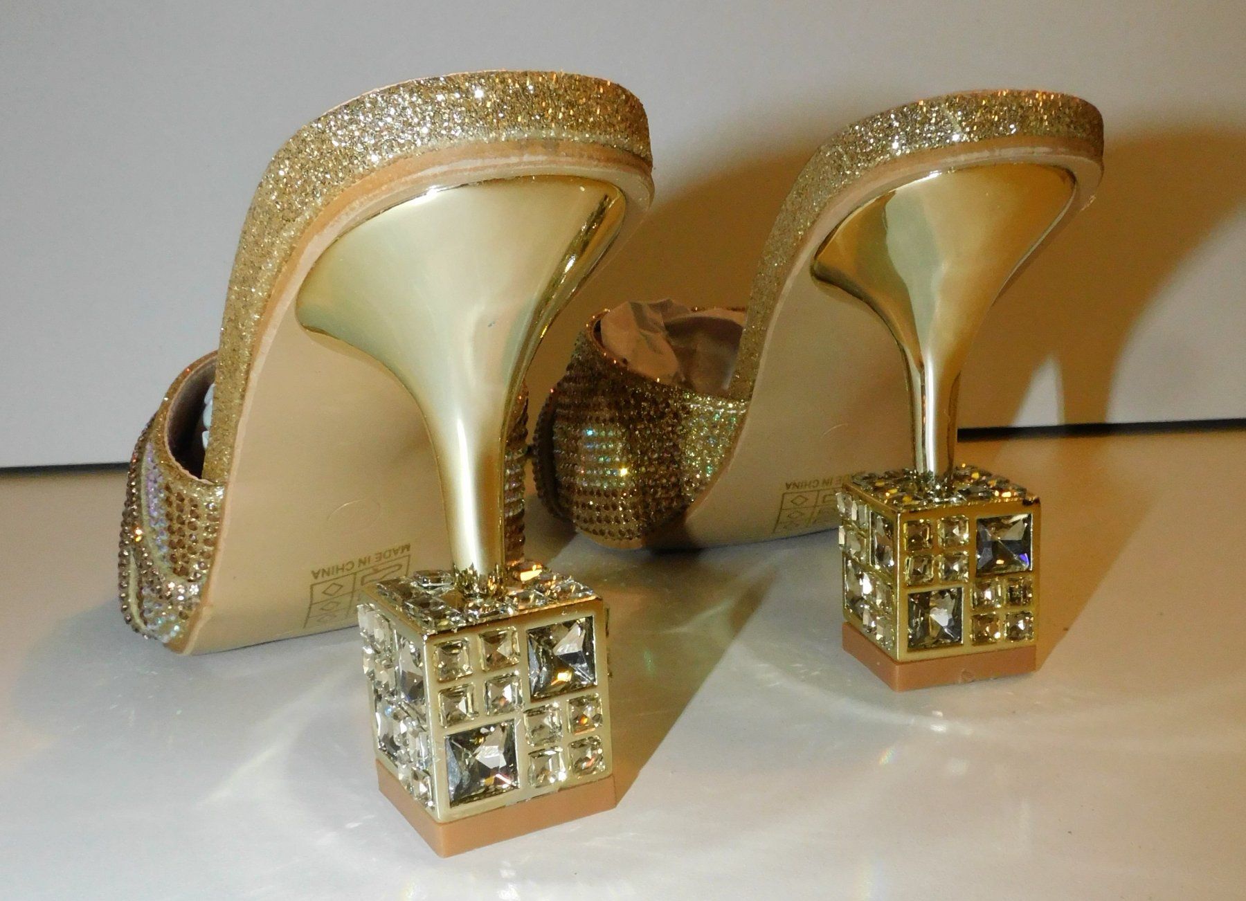 Damenschuhe: Pumps  mit passender Clutch Neu Gr 38 – Gebraucht aus Sursee von 76 7