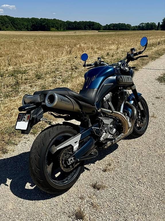 Route: Yamaha MT01 (2007) - Prête à rouler – D'occasion à La Plaine par borealis3000 4