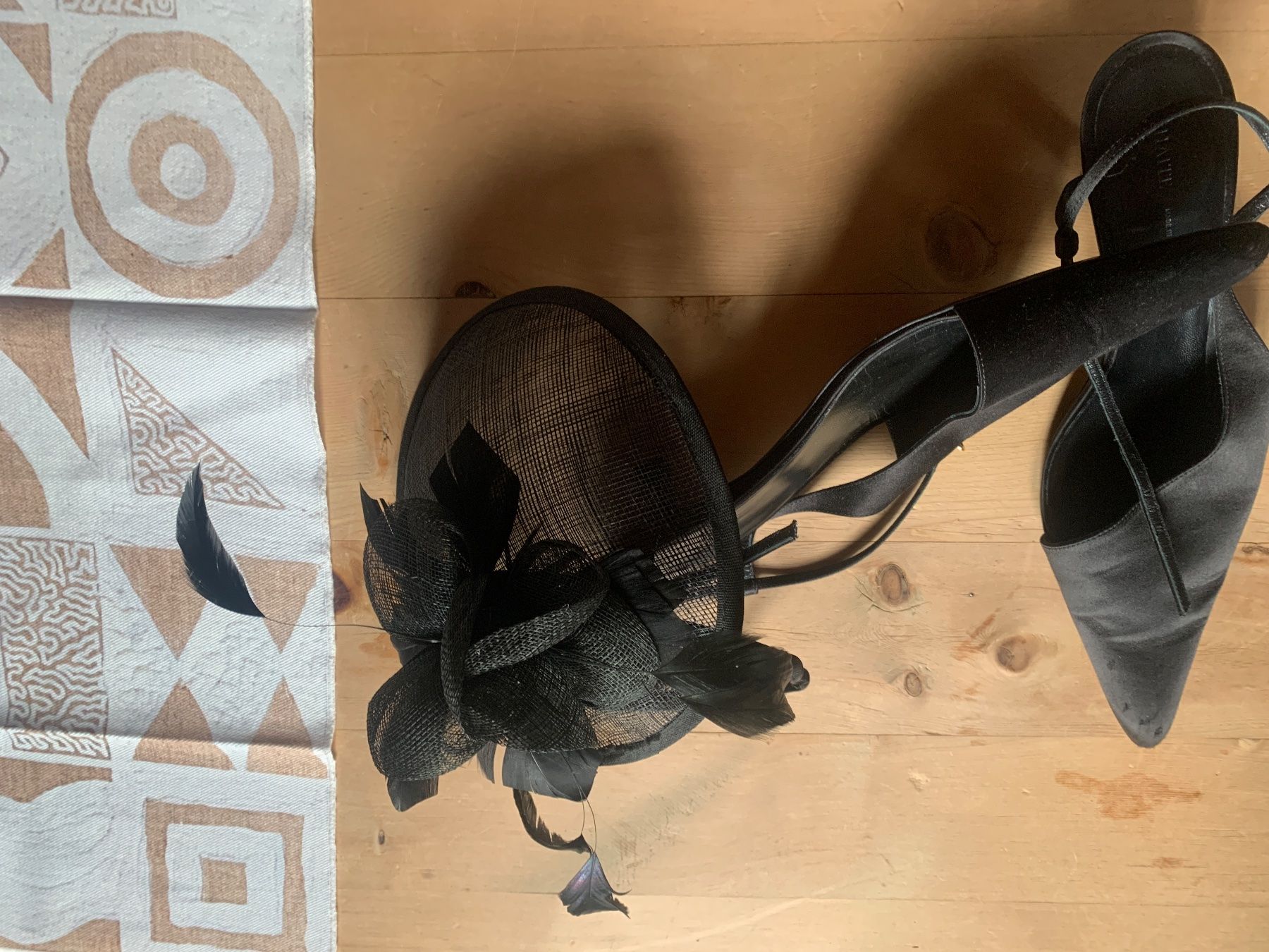 Copricapi, berretti & cappellini: KHAITE Pumps und Fascinator – Usato da Müstair venduto da soundgarden02 2