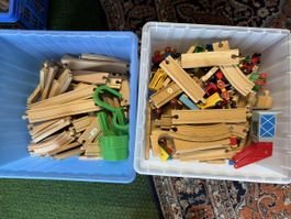 IKEA Holzeisenbahn Set mit Schienen und Zügen