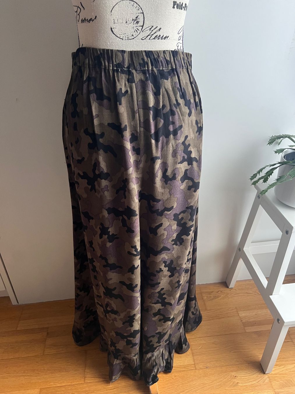Gonne: Maxi Wrap Rock Camouflage-Muster Grösse S – Usato da Hünenberg See venduto da mississauga 6