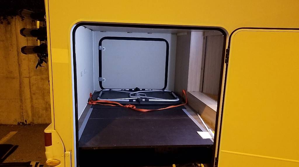 Sunlight Veicoli da campeggio: Doppelboden -Ordnung oder Schlafplatz im Camper Sunlight A70 – Usato da Elsau venduto da Body 3