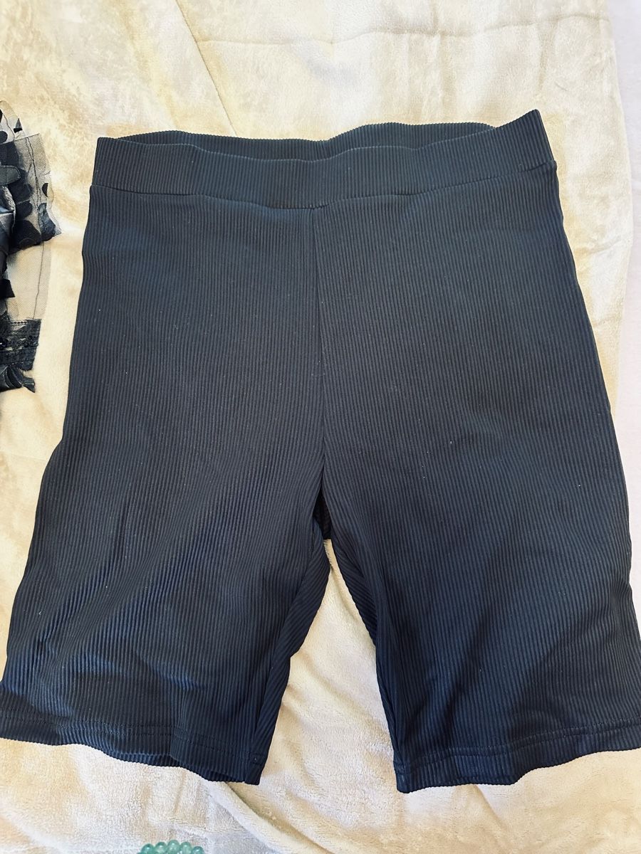 H&M Leggings: Radlerhose Gr. L – Gebraucht aus Thalwil von vir_8f2m