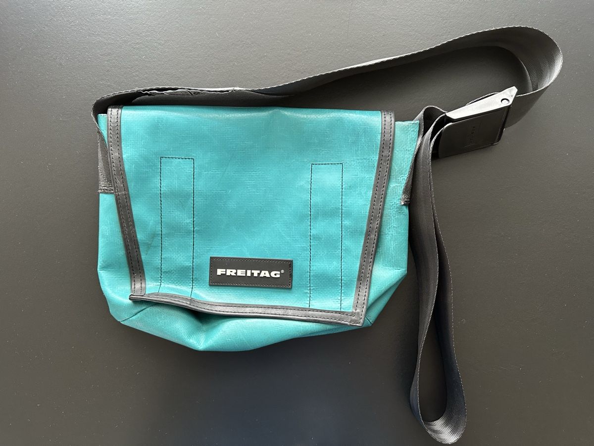 Freitag Taschen: FREITAG F11 MESSENGER SMALL – Gebraucht aus Regensdorf von sofia681 1