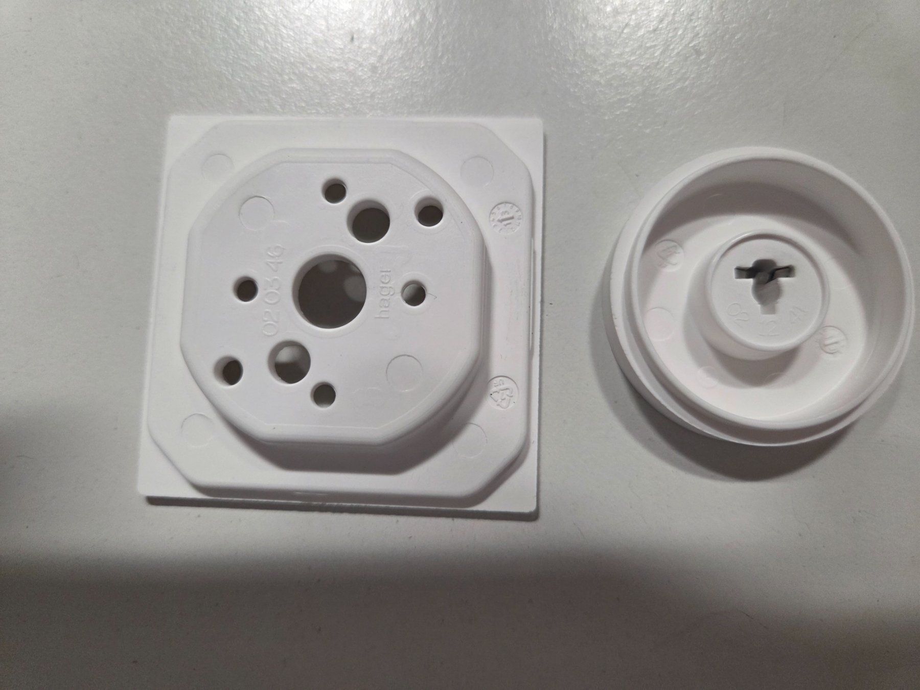 Hager Interruttori: Hager Drehdimmer Kallysto Frontplatte Weiss – Nuovo e nell'imballaggio originale da Zürich venduto da Alibaba1234 2