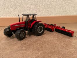 SIKU Massey Ferguson 4270 mit Walze