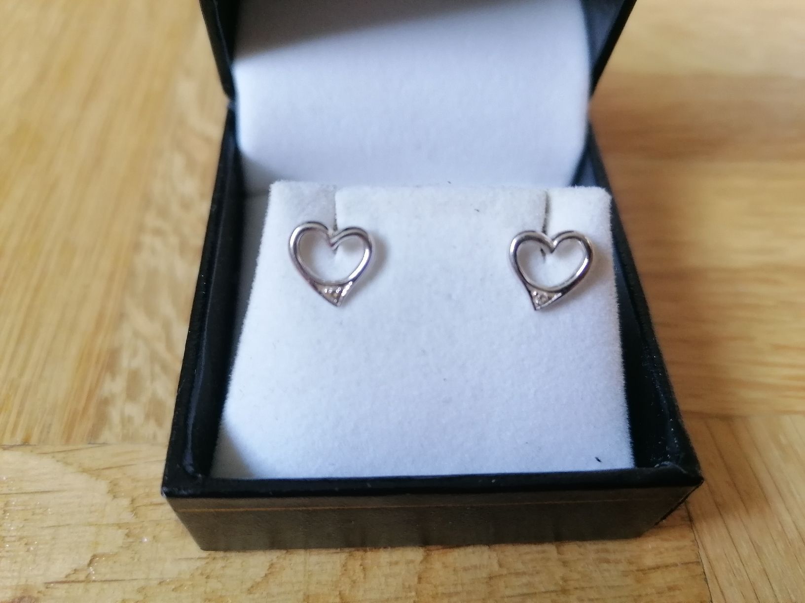Ohrringe & -stecker: Ohrringe Herzform mit Stein, 750 Silber – Gebraucht aus Zürich von Kassandra2 1