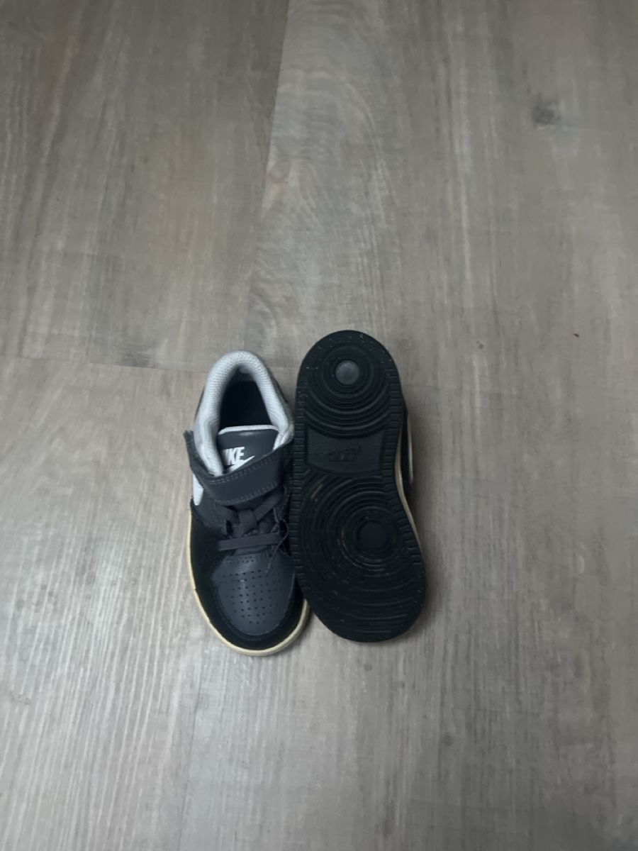 Nike Schuhe für Jungen: Nike Kinderschuhe 26 – Gebraucht aus Bachenbülach von Dana_Ondrasik 2