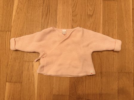 Gilet cache-cœur bébé rose en tricot taille 1 mois