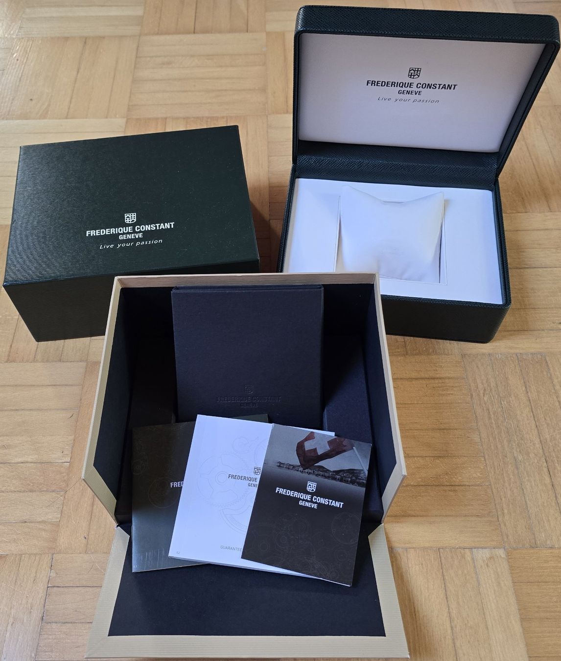 Scatole porta orologi: Frederique Constant : Uhrenbox - Komplettes Set mit Umkarton – Usato da Froideville venduto da xXSebastienXx