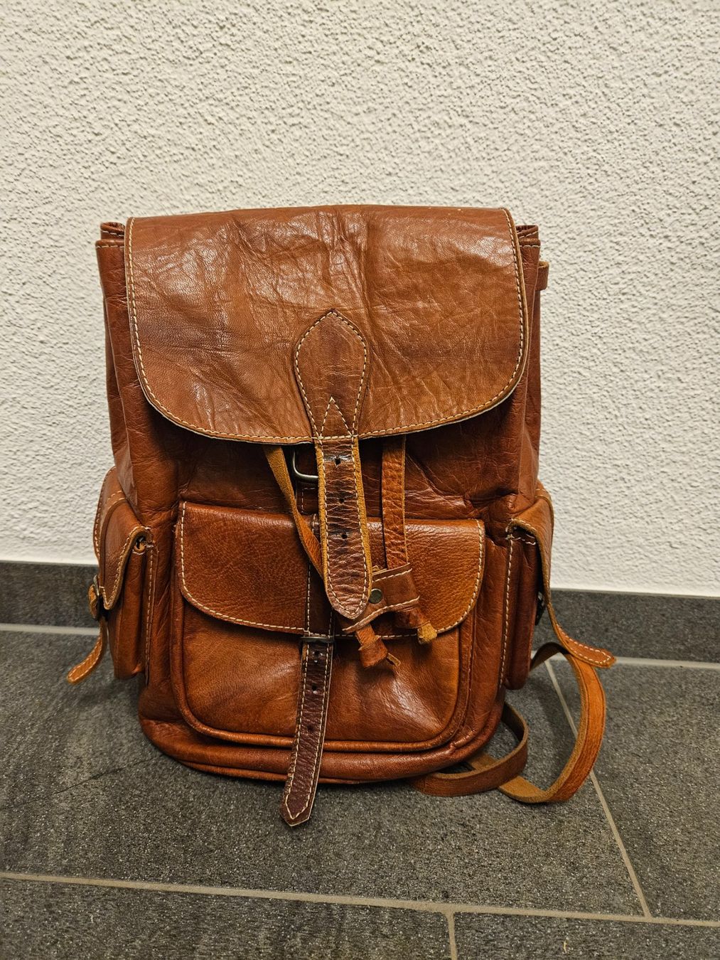 Zaini: Wunderschöner Vintage Lederrucksack aus Marokko – Usato da Zürich venduto da Rivkah 1