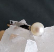 ZARTER RING MIT PERLE IN 925 SILBER