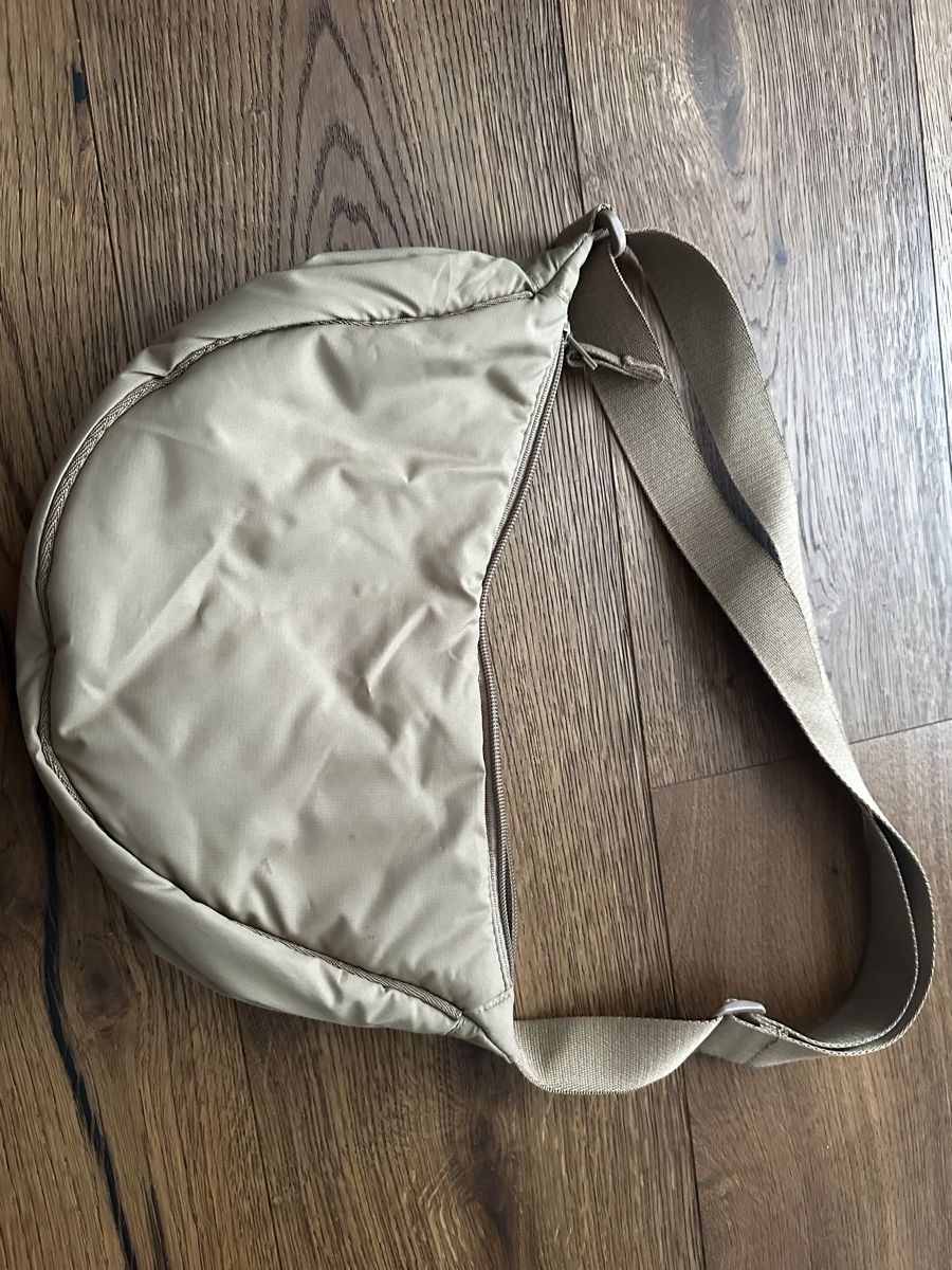 Uniqlo Borse: Uniqlo Bauchtasche beige/hellbraun – Usato da Rudolfstetten venduto da Jenna.Bananna 1