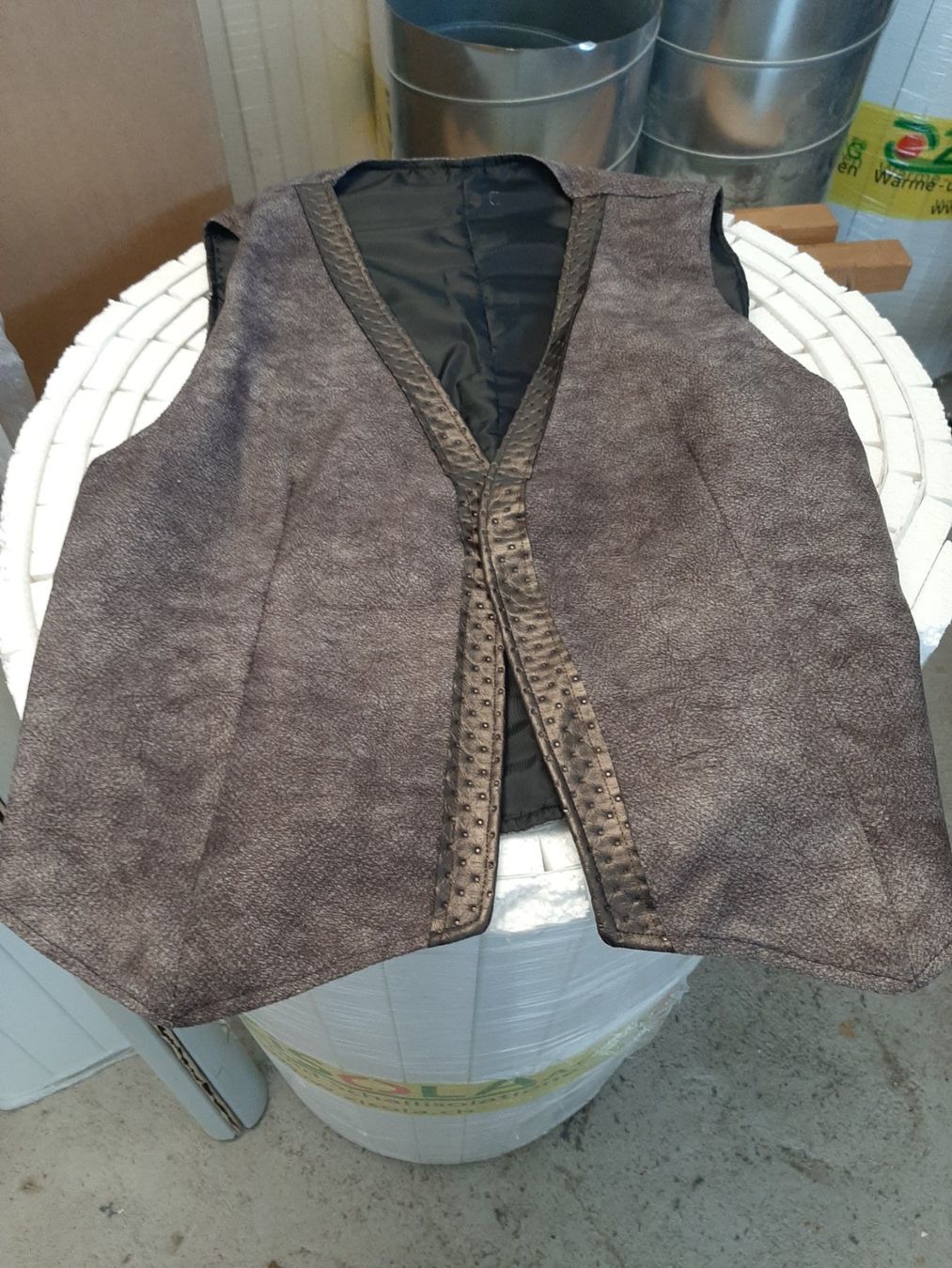 Costumi: Restposten Guggenkostüme – Usato da Tann venduto da harpeerard85 2