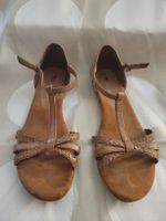 Sandalen Tamaris braun geflochten Grösse 41 getragen