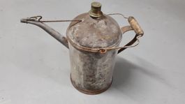 Bidon à pétrole ancien