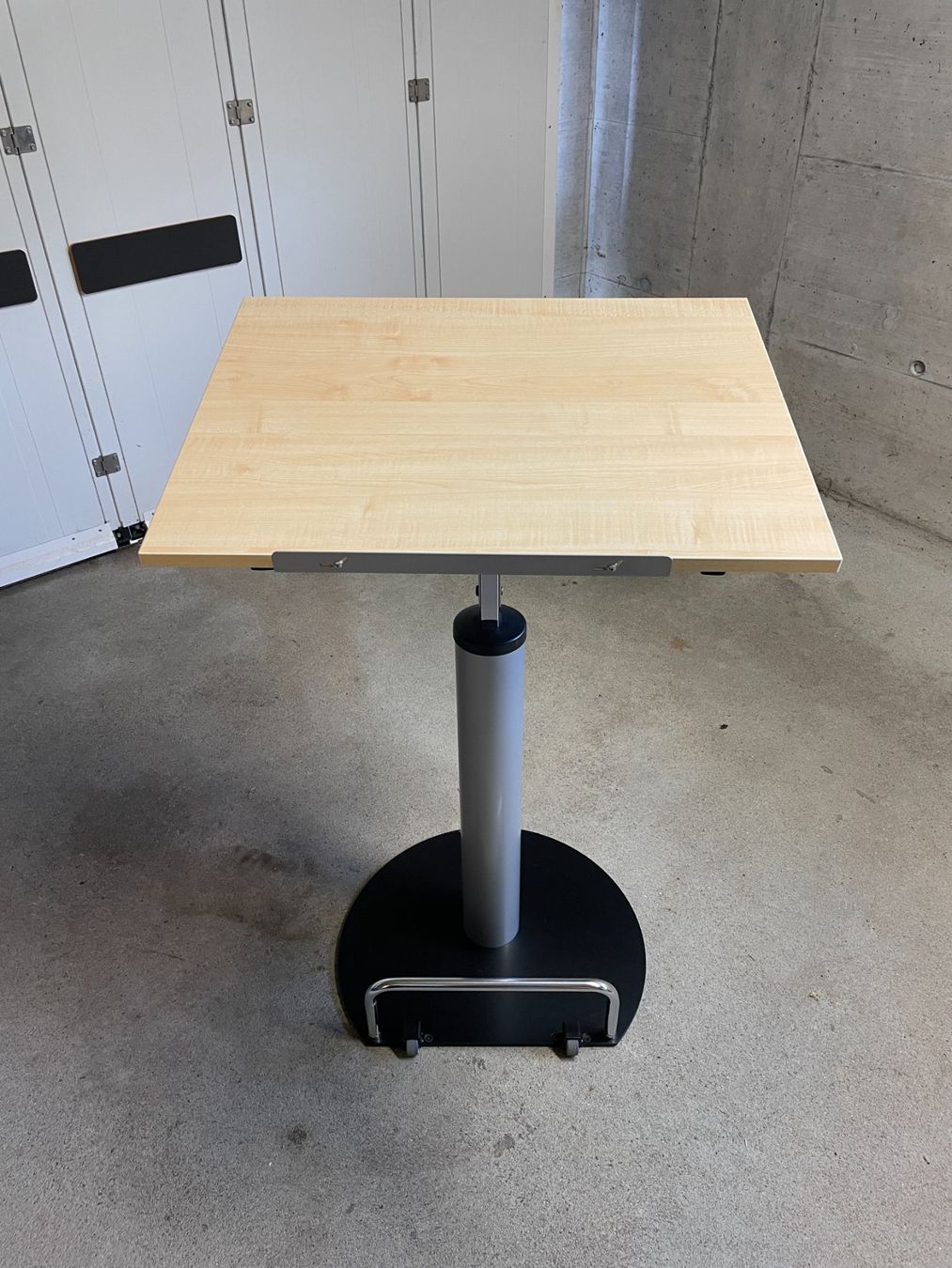 Schreibtische: Kettler Stehpult High Point Basic, fix geneigt, Rollen – Gebraucht aus Ibach von tim_9a7