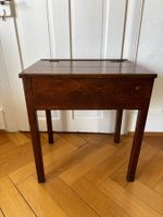 Antiker Kinderpult aus Holz