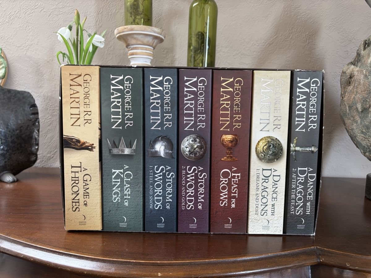 Libri: Game of thrones complete collection in English – Usato da Crissier venduto da Nouchki76 3