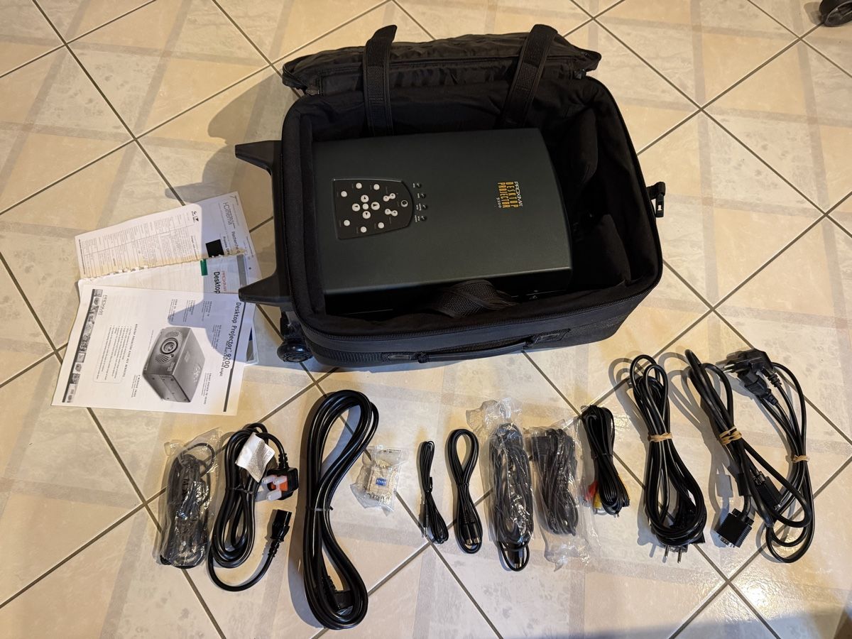 Vidéoprojecteurs: PROXIMA  DESKTOP  PROJECTOR  DP9200 – D'occasion à Apples par Gasscret 3