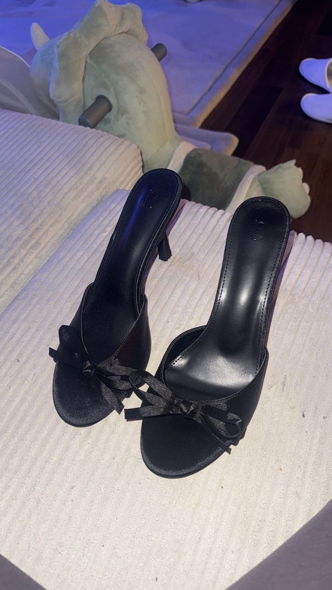 Scarpe da donna: Pumps schwarz Grösse 41 mit Schleife Neu – Nuovo (secondo la descrizione) da Seftigen venduto da JGG 2