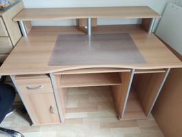 Schreibtisch zu verschenken