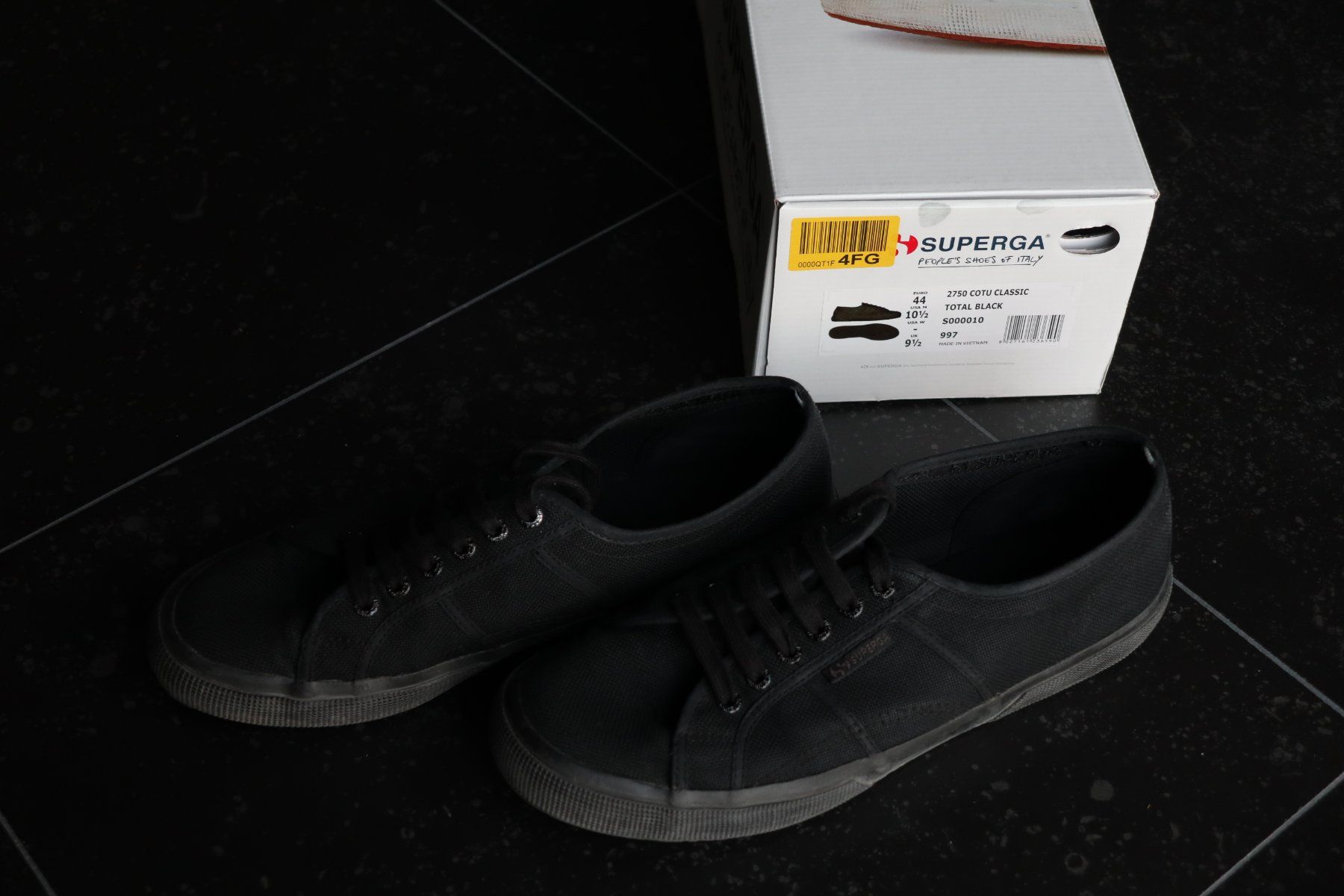 Superga Scarpe da uomo: Superga 2750 Cotu Classic Canvas Total Black Gr. 44 – Usato da Wädenswil venduto da Diddl4u 4