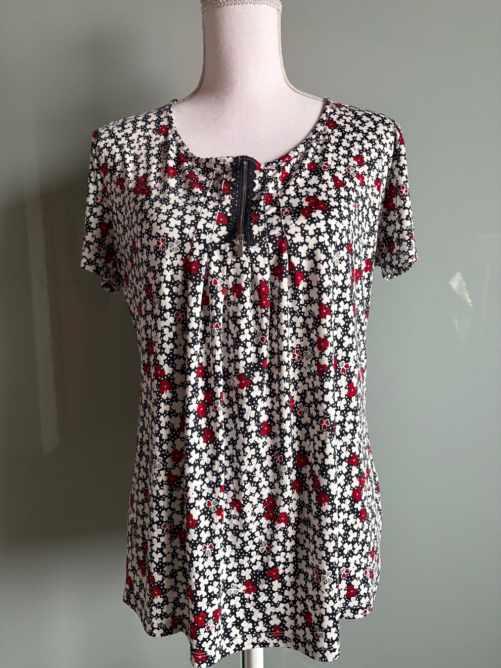 T-shirt: Shirts 2 Stück luftig angenehm Grösse 42 Polyester – Usato da Grenchen venduto da nethy 5