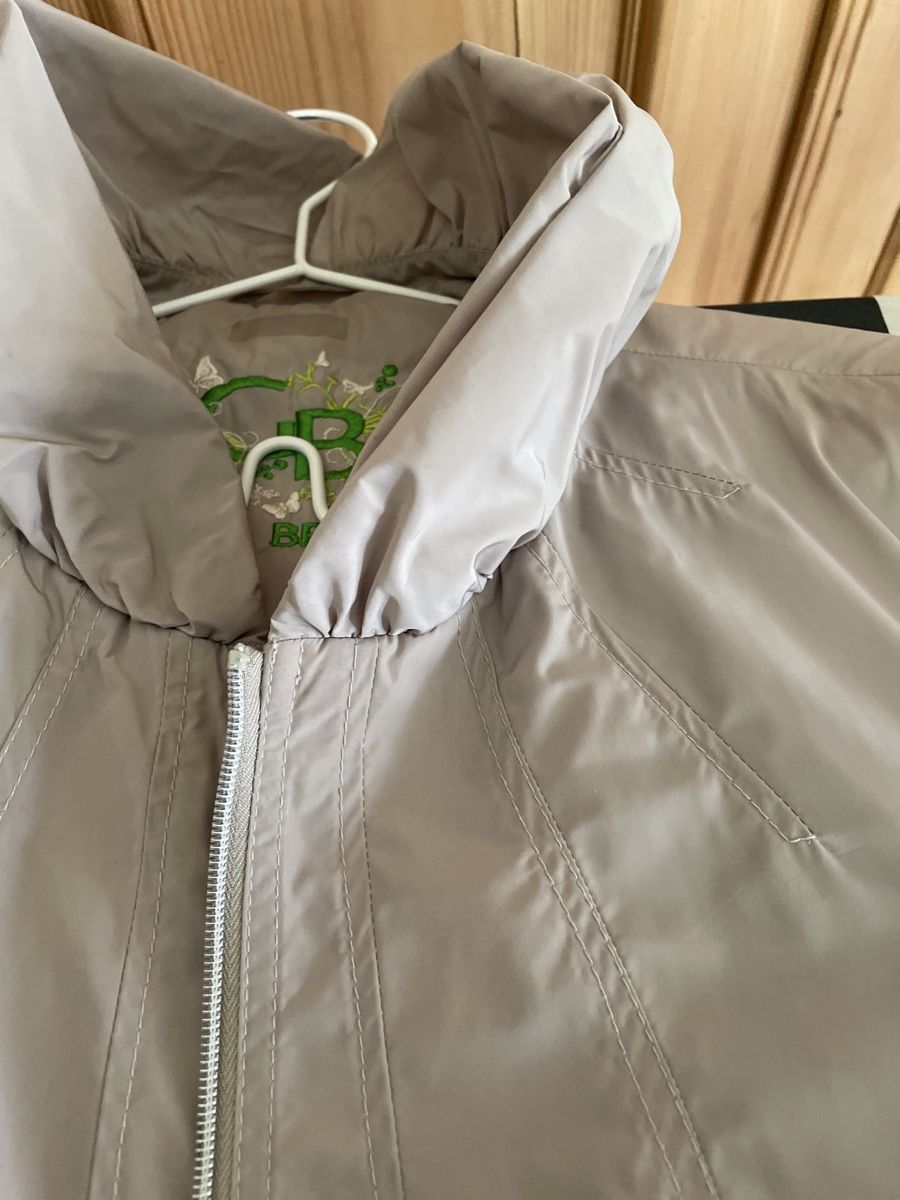 Gil Bret Giacche: Gil Bret Regenjacke, hellbeige ,Grösse 46 – Usato da Basel venduto da Jul17 7