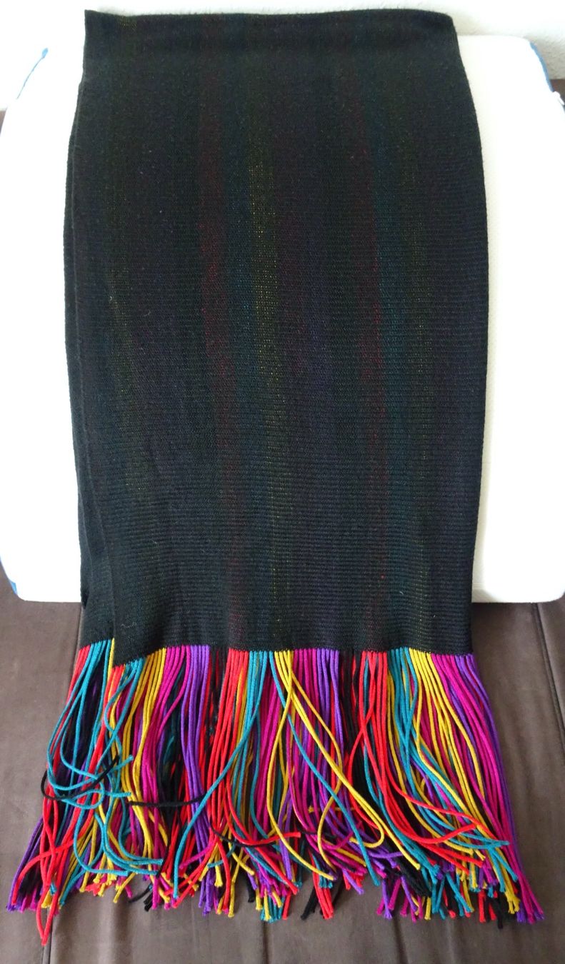 Sonstige Damenmode: Châle noir avec franges multicolores – Gebraucht aus Châtelaine von fil_7lqg 2