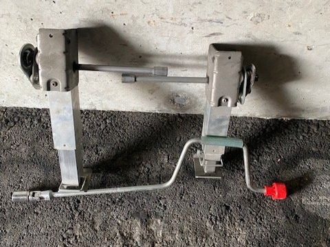 Veicoli da campeggio: Mechanische Hubstützen – Usato da Meisterschwanden venduto da Hanse0