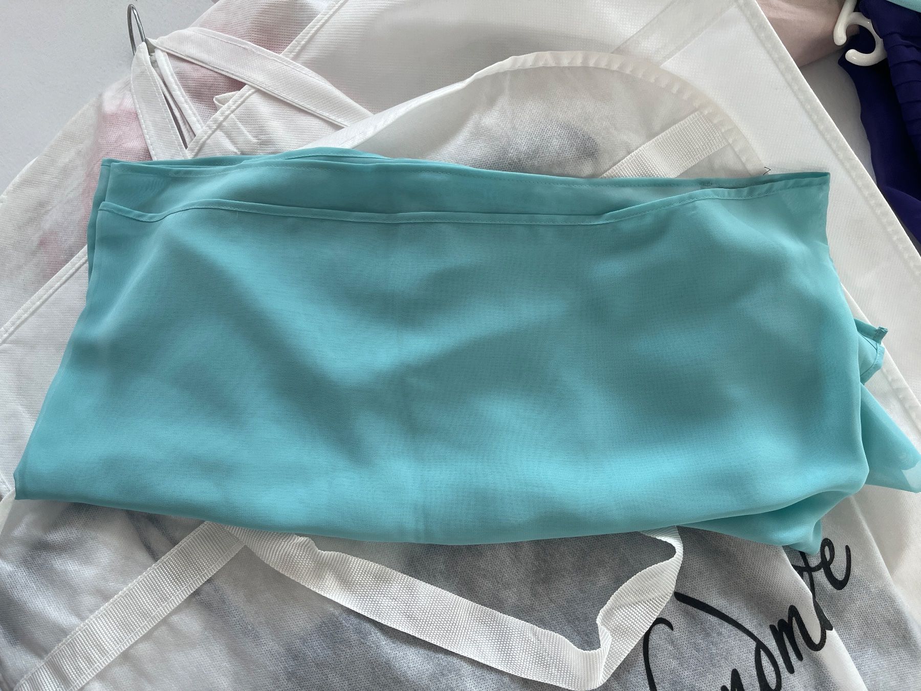 Robes: Hellblaues Abendkleid mit Schal, Grösse 36 – D'occasion à Abtwil SG par Isi1 2