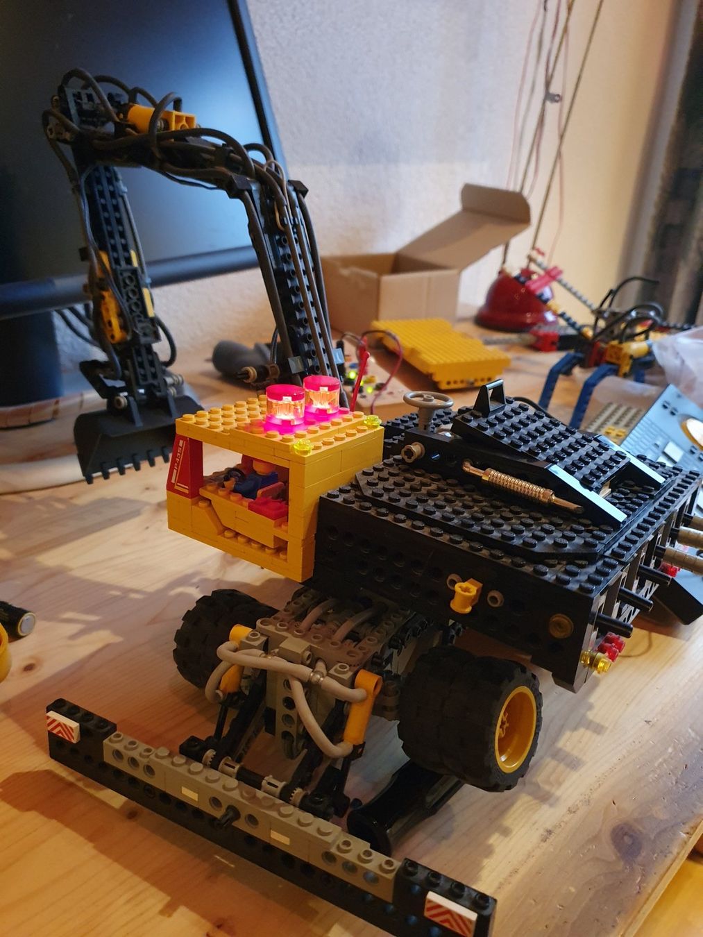 Lego Kit di costruzioni: LEGO Technik und mehr, Pneumatikbagger – Usato da Luzern venduto da Chrischtiv 6