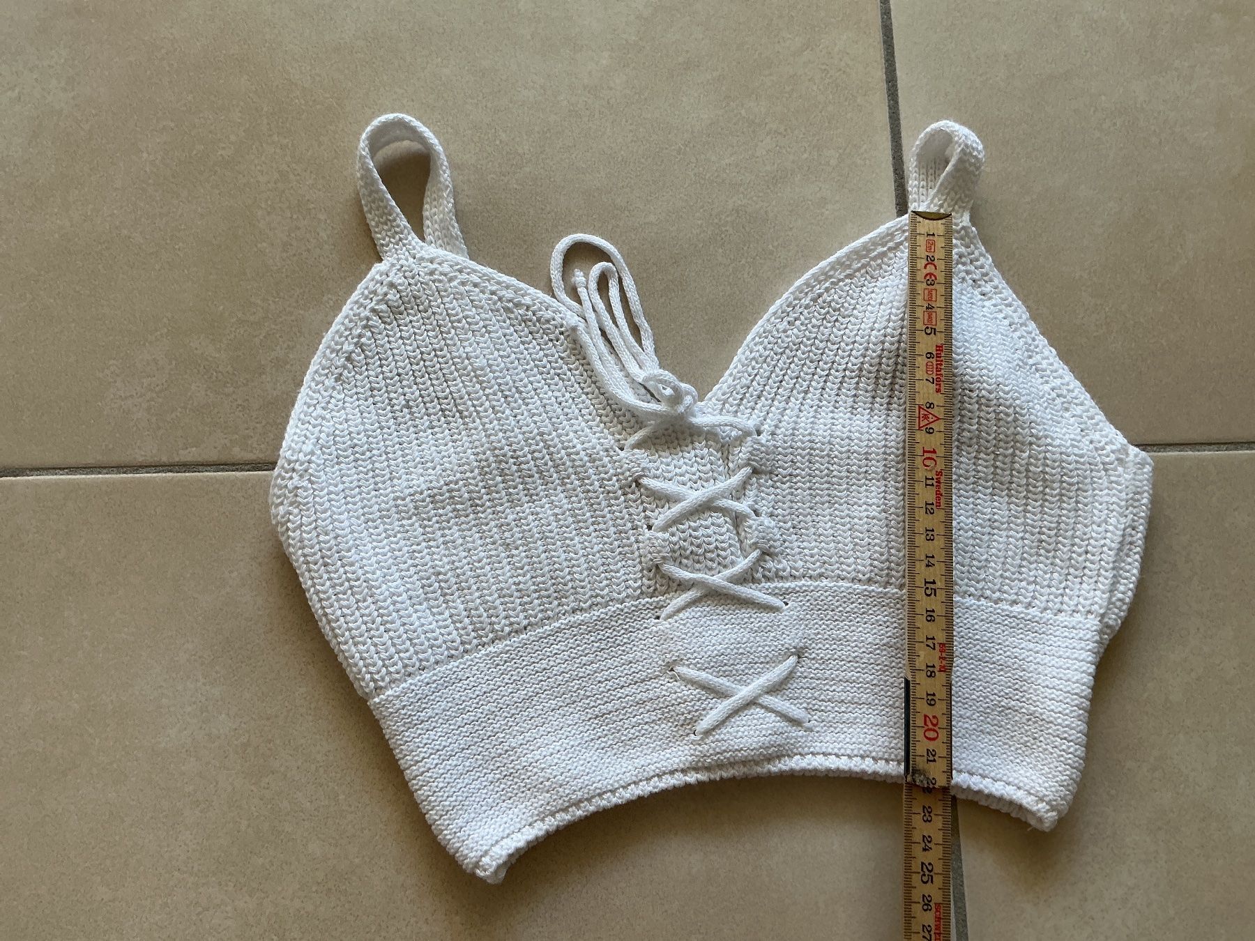 Tops: Crop Top Strick Weiss Schnürung – Gebraucht aus Frauenfeld von Stehojen 3
