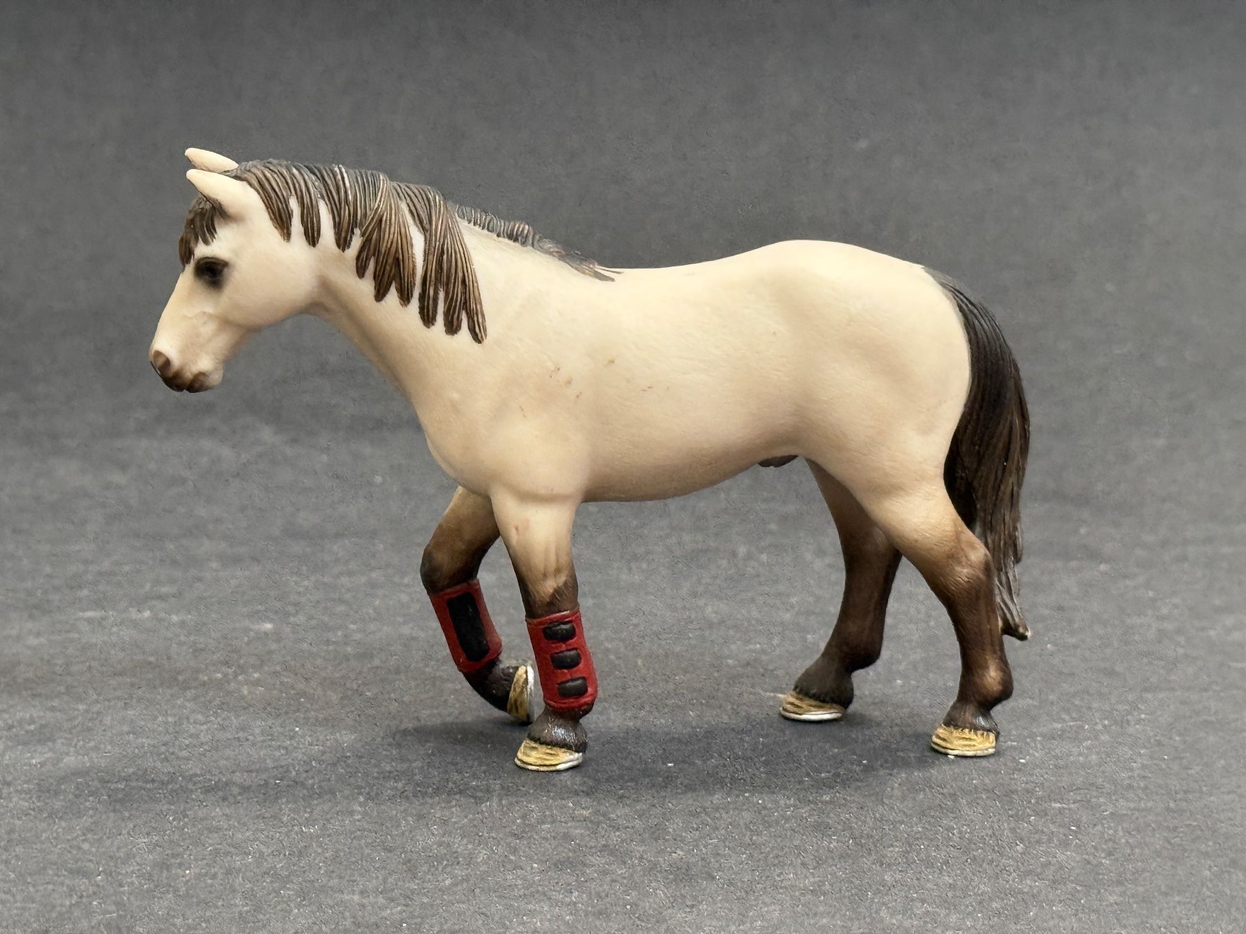 Schleich Statuette: Schleich 13706 Schulpferd Pferd – Usato da Ennetbaden venduto da mapa05 2