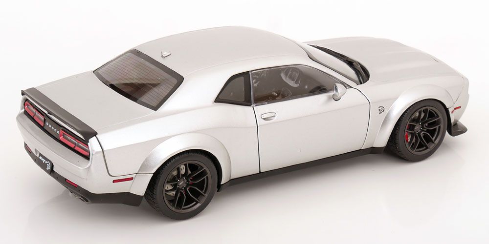 Dodge Modellini d'auto: DODGE CHALLENGER SRT HELLCAT WIDEBODY 2023 SILBER 1:18 SOLID – Nuovo e nell'imballaggio originale da Suhr venduto da Moebelsiralfred 1