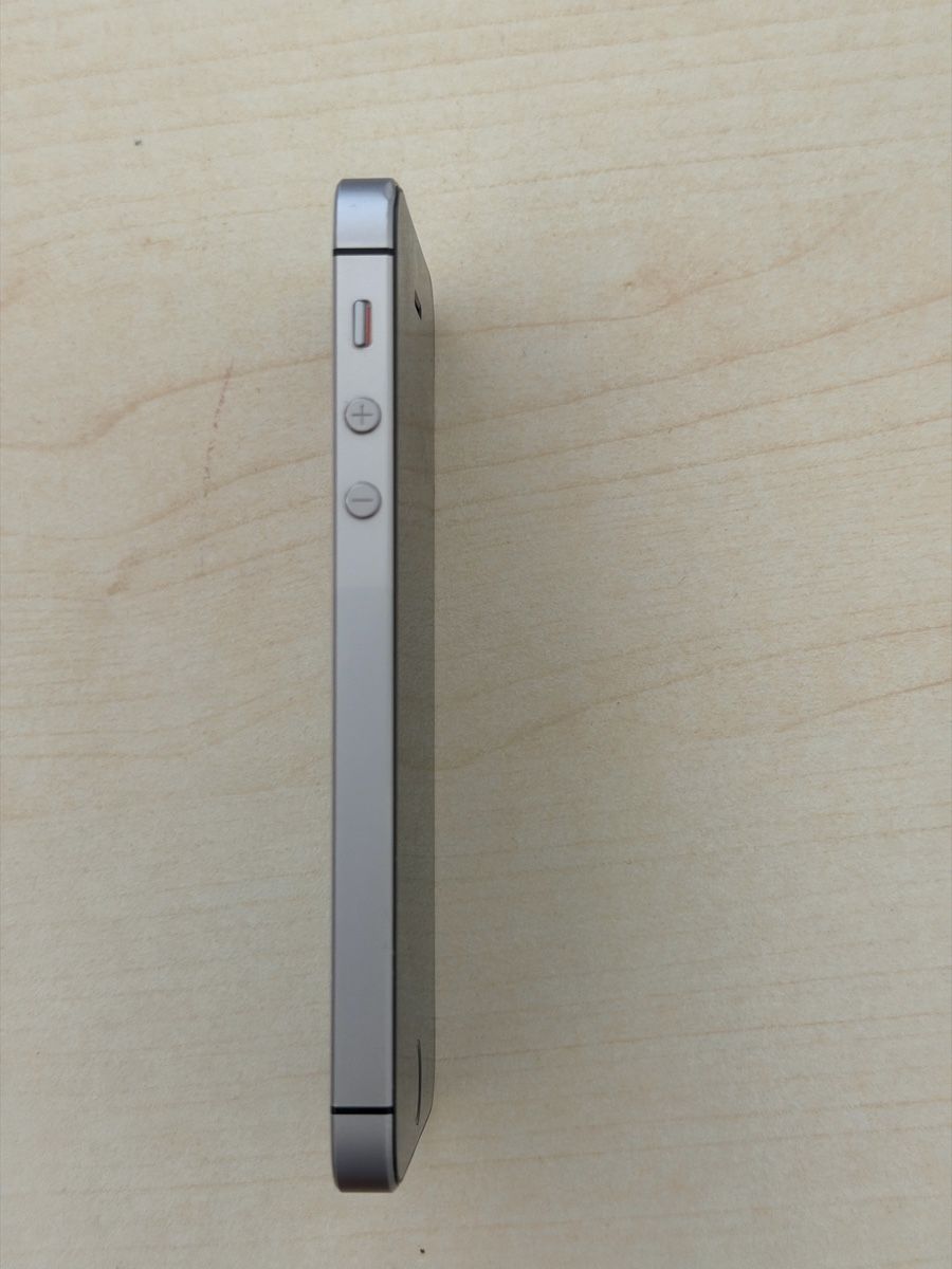 Apple Portables: iPhone SE (2nd generation) 64GB Silver used – D'occasion à Hergiswil NW par mor_k5d6 2