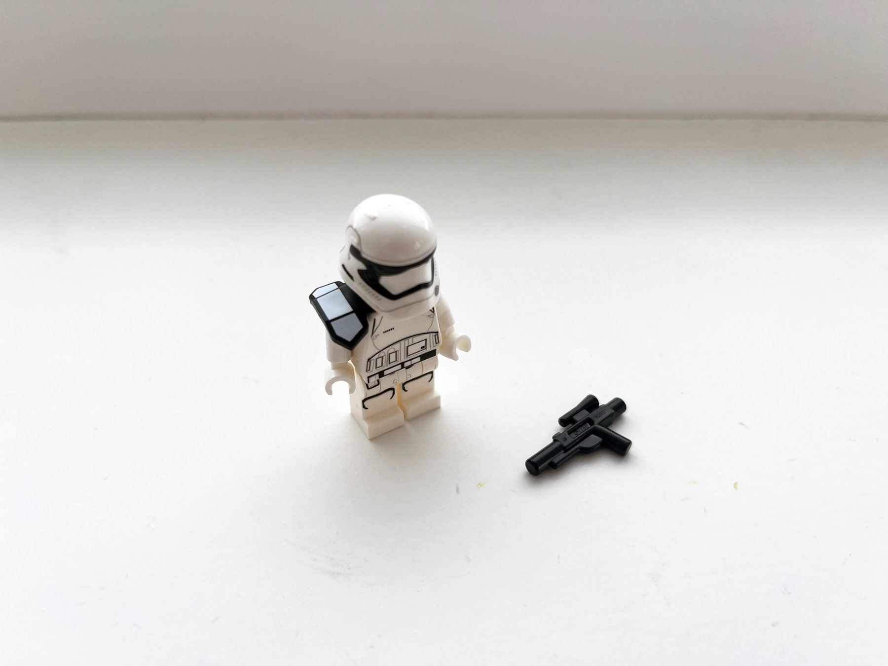 Lego Kit di costruzioni: LEGO Star Wars - SW0667 First Order Stormtrooper + Pauldron – Usato da Lausanne venduto da BeyondStories