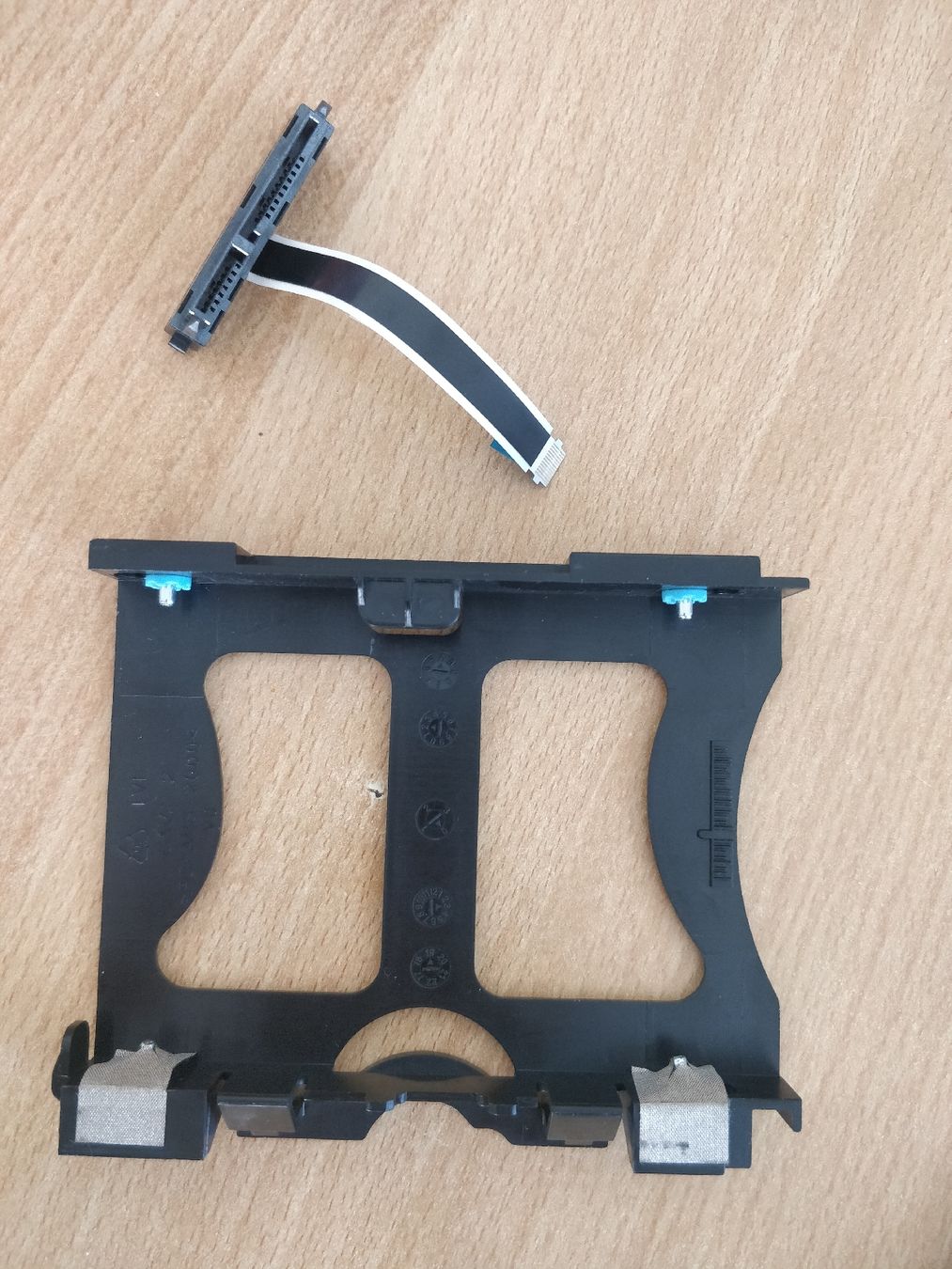 Lenovo Câbles: HDD SATA Cable Caddy & Flex Cable – D'occasion à Flawil par rcnkr