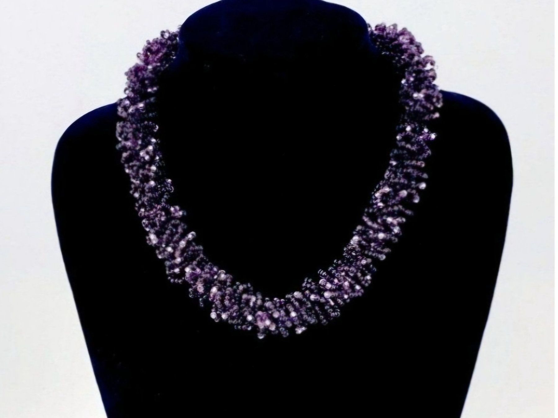 Catenine: Damenhalskette Statement Kette Rocailles Lila/Violet – Nuovo e nell'imballaggio originale da Thalwil venduto da Seasons-Schmuck 1