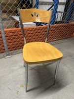 schöner alter Retro Stuhl- Massivholz