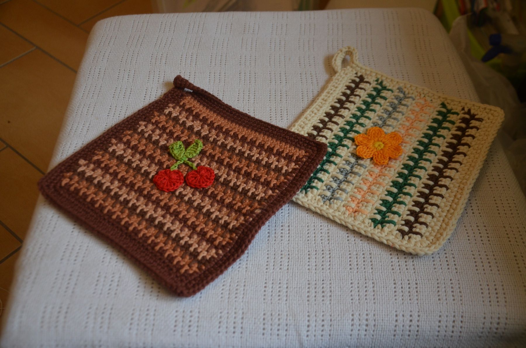 Tutte le decorazioni: 2 STUCK TOPFLAPPEN - NEU - (N) – Nuovo e nell'imballaggio originale da Chiasso venduto da Dolly015