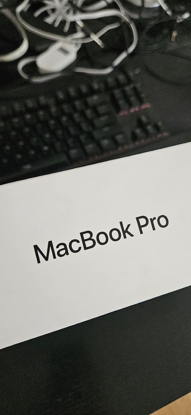 Apple Notebook: Mac Book Pro 2018 16gb RAM 512 ssd – Usato da Ebmatingen venduto da Anya789