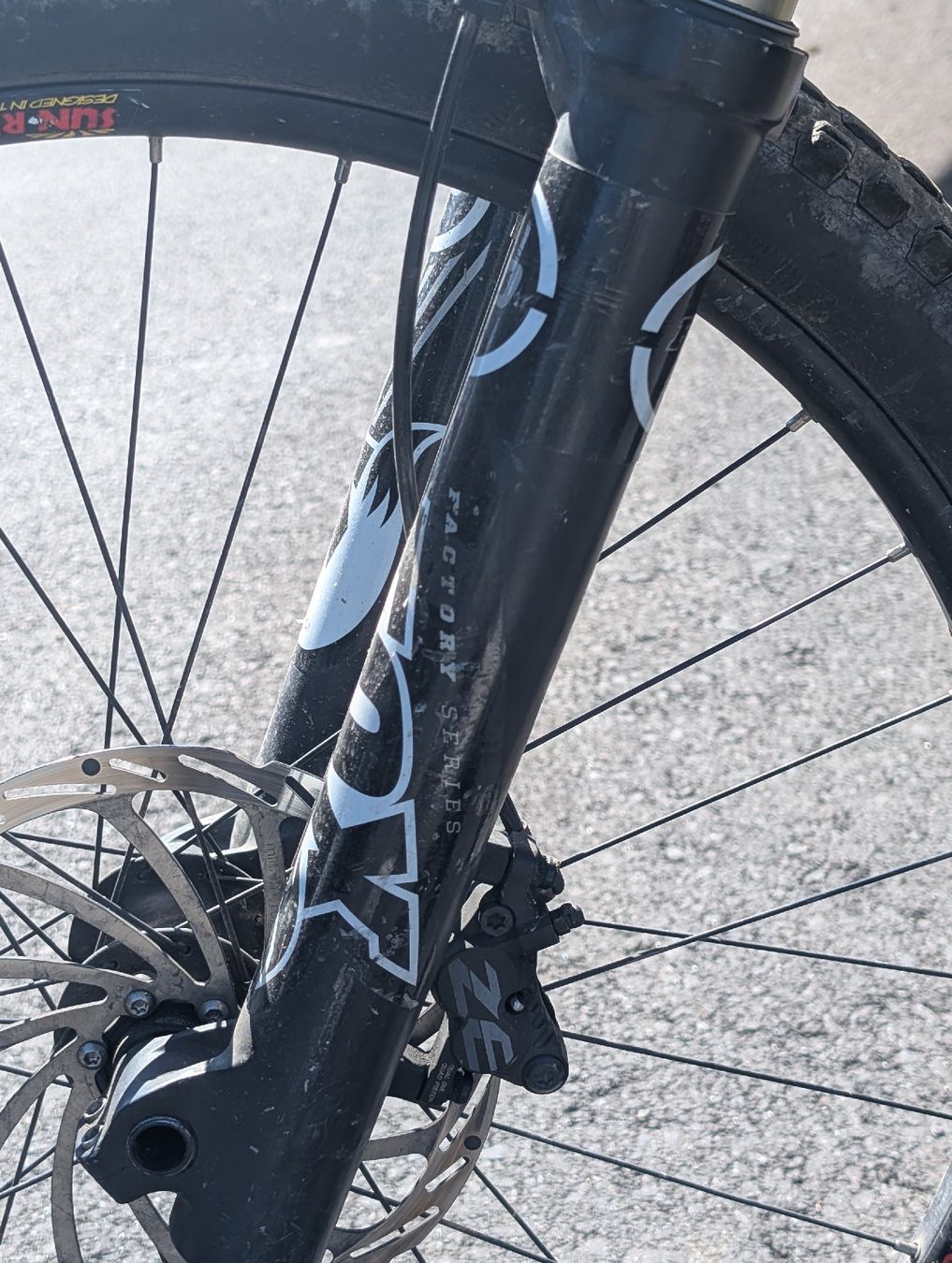 Vélos: DH Denti – D'occasion à Madiswil par mas_t8d5 7