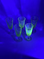 Lot 5 verres en ouraline / verre uranium – fluorescence UV