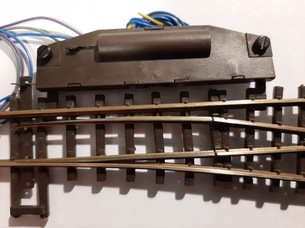 Bemo Modelleisenbahnen: Bemo H0m 4206 000 elektrische Weiche rechts 12° – Gebraucht aus Thun von Schwarzsee48 3