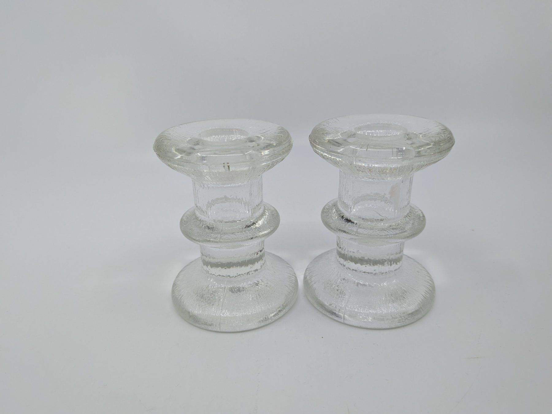 Kerzenständer: 2 Kerzenständer aus Glas skandinavisch – Gebraucht aus Emmen von magelan