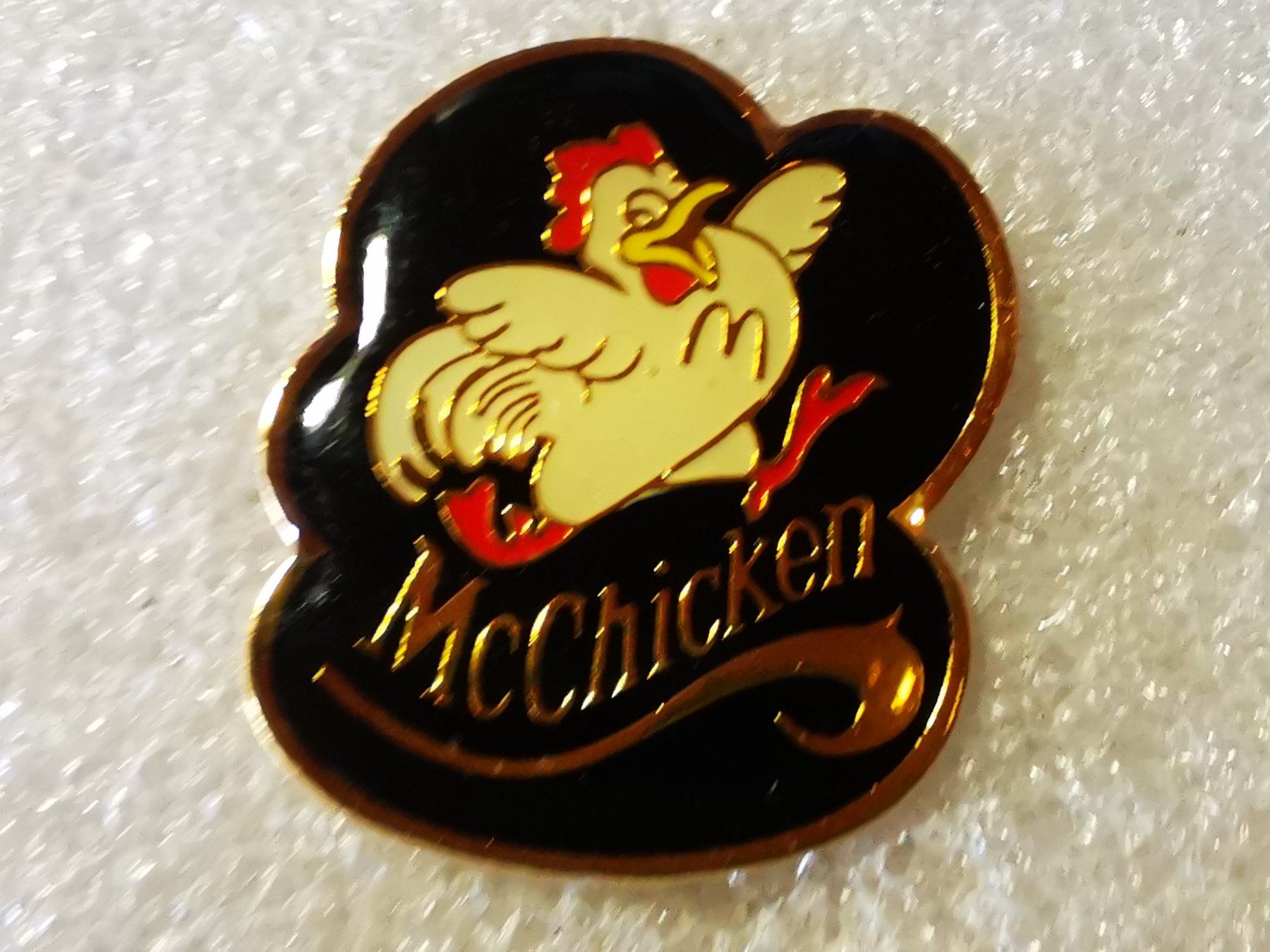 Plaketten & Abzeichen: Ansteckpin 188: Mcdonalds McChicken – Gebraucht aus Oppligen von Pin-Fall-Shop