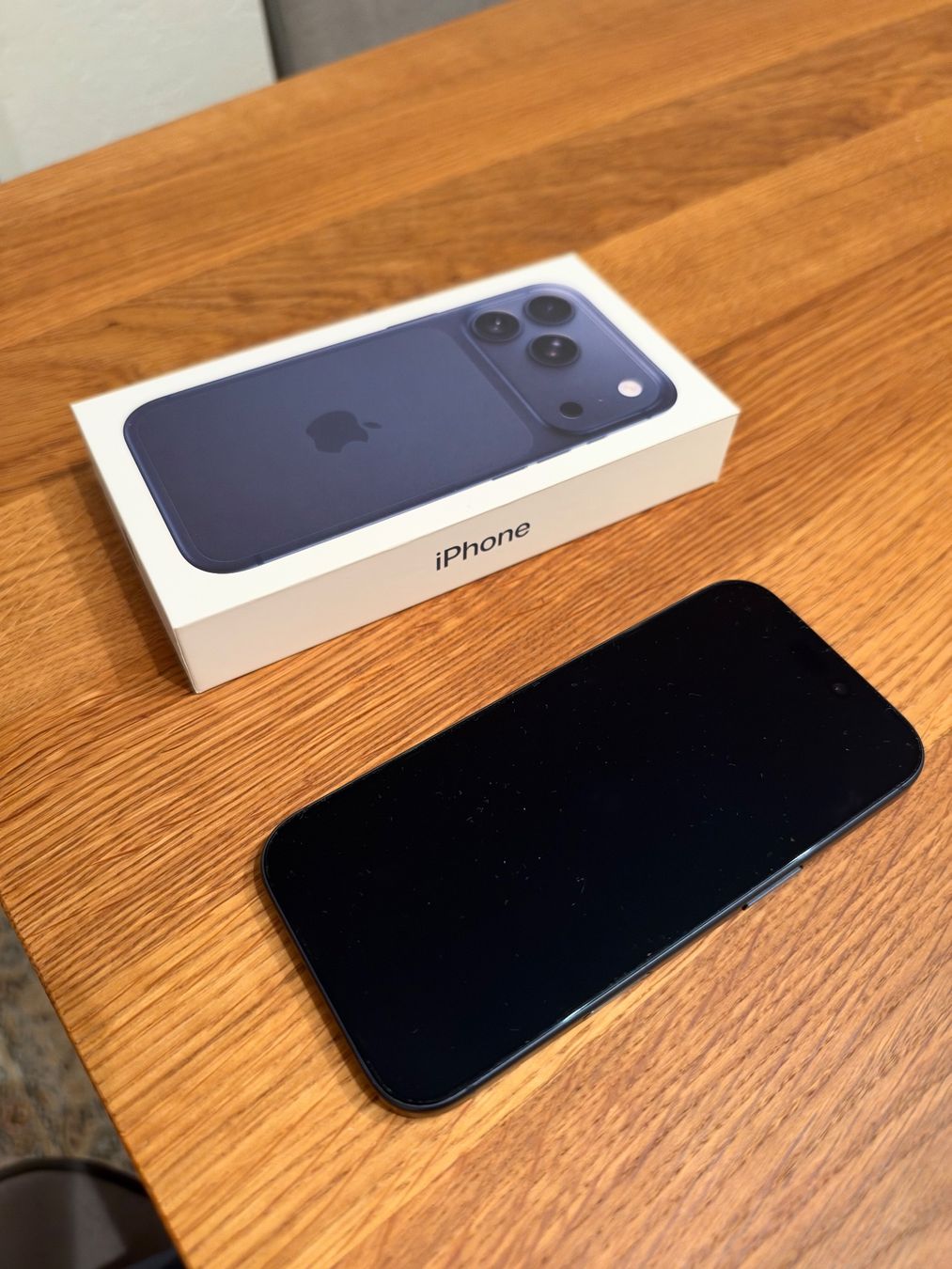 Apple Telefoni cellulari / Smartphones: iPhone 17 Pro, Deep Blue, 512 GB – Usato da Erlenbach ZH venduto da lin_8y8y 1
