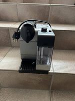 Nespresso Kaffeemaschine Delongi mit Milchschäumer